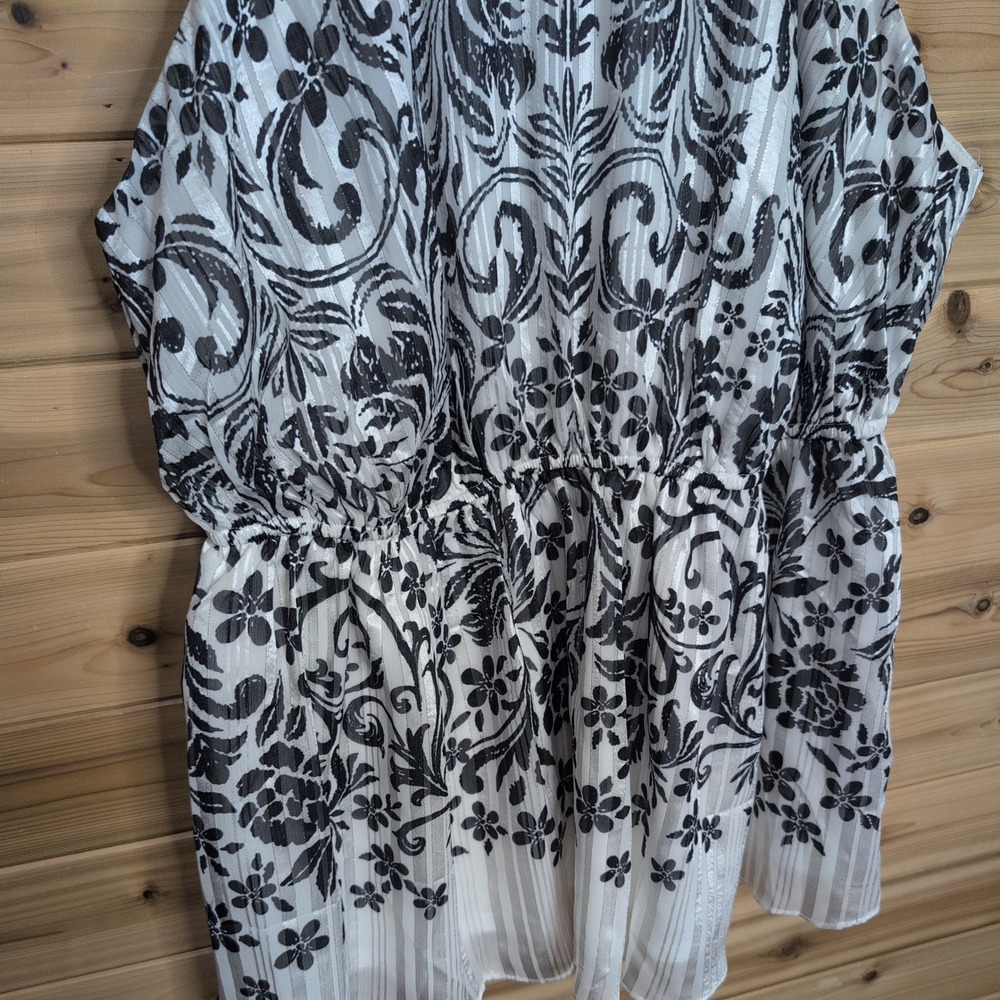 Savanna Jane Womens 1X Black White Floral Damask Metallic Halter Top New - Picture 2 of 10